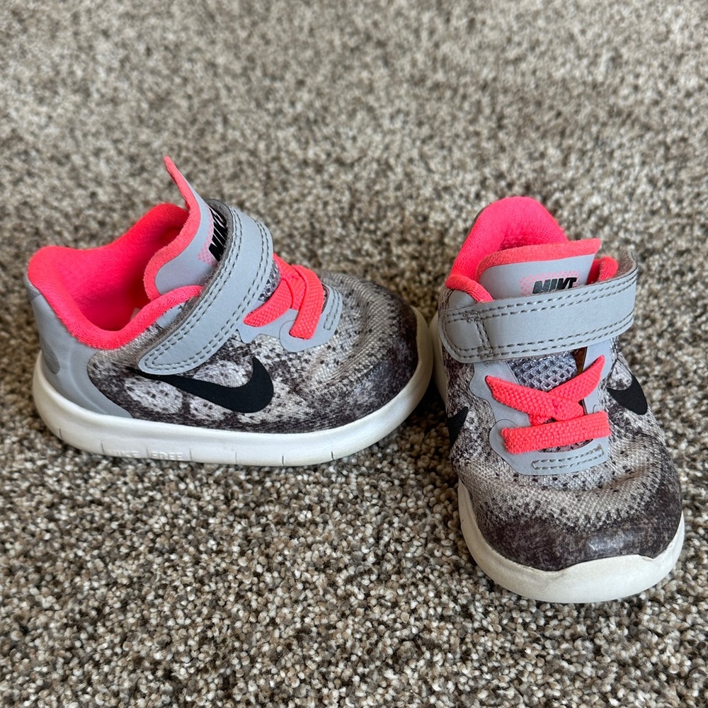 Nike Toddler Sneakers in Gray and Pink